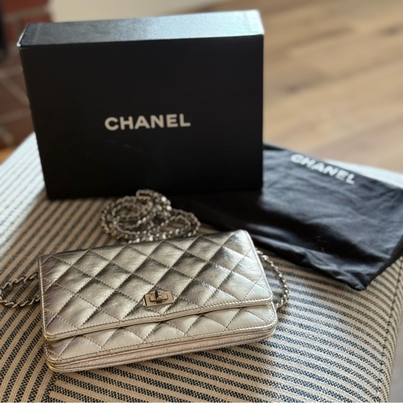 CHANEL Reissue 2.55 WOC Metallic Silver - Picture 4 of 14